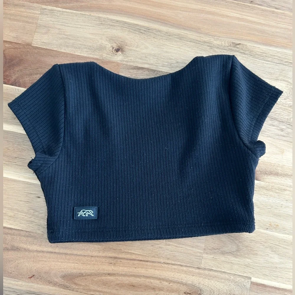 Tiger Friday - Used - Ribbed Short Sleeve Crop Top - CM - Picture 2 of 4